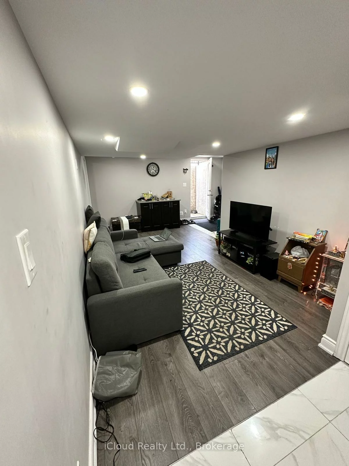 33, Fenflower ( Upper), Snelgrove, Brampton