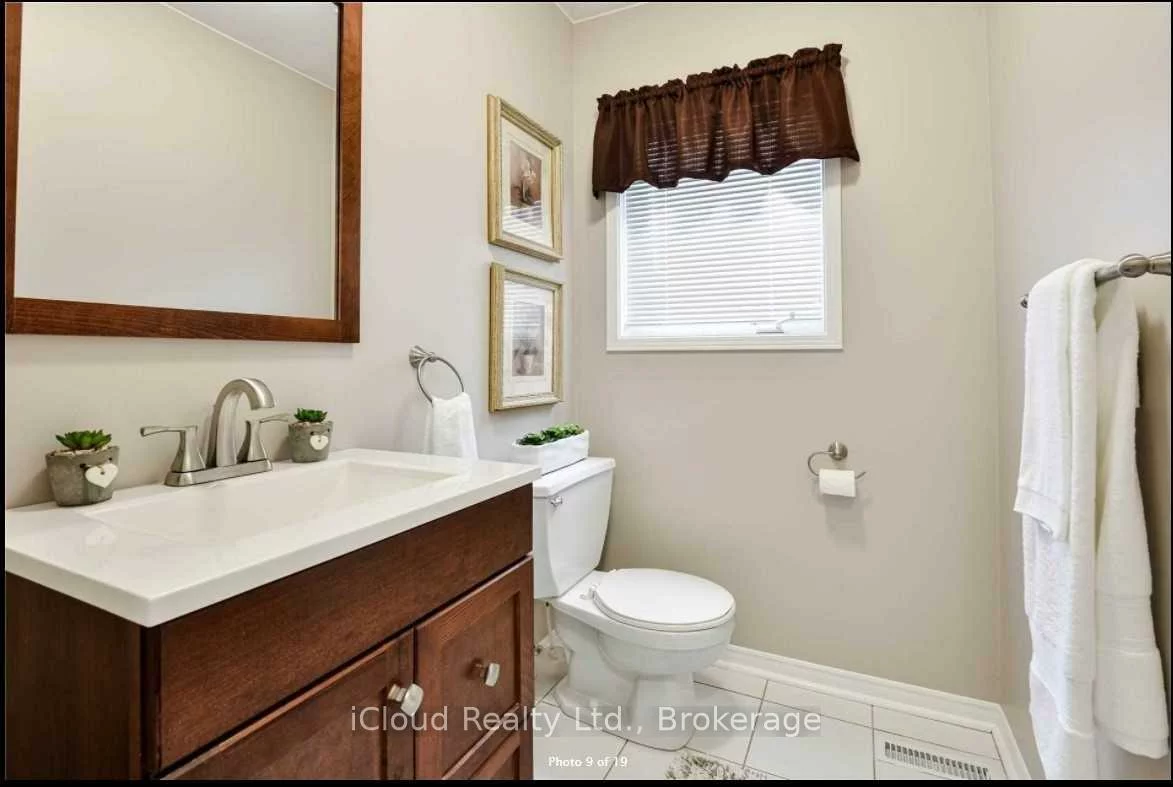 33, Fenflower ( Upper), Snelgrove, Brampton