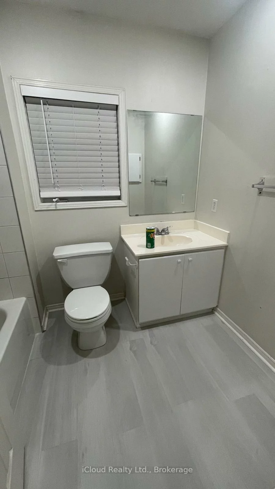 33, Fenflower ( Upper), Snelgrove, Brampton