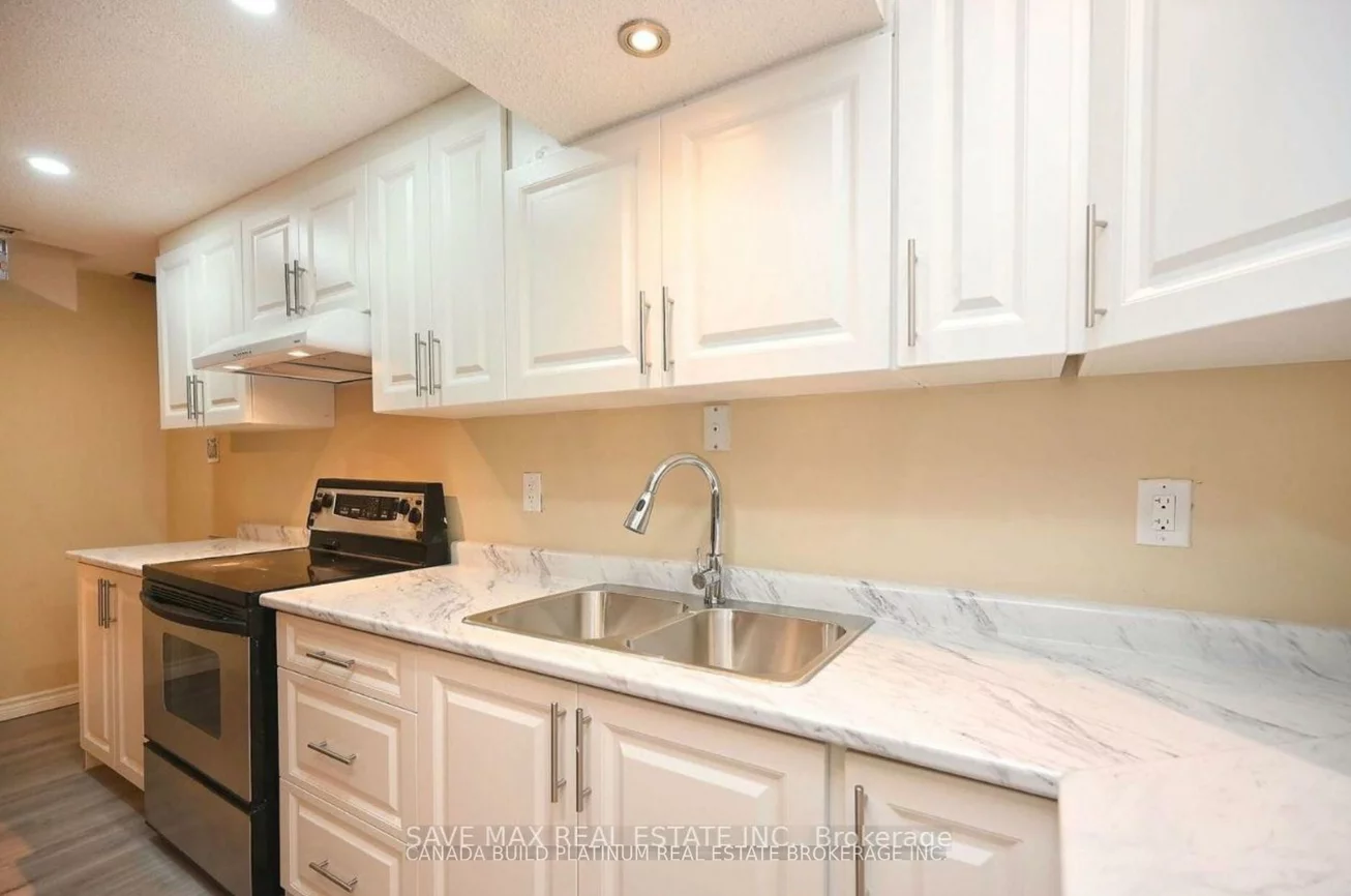 27, Sparta, Vales of Castlemore, Brampton