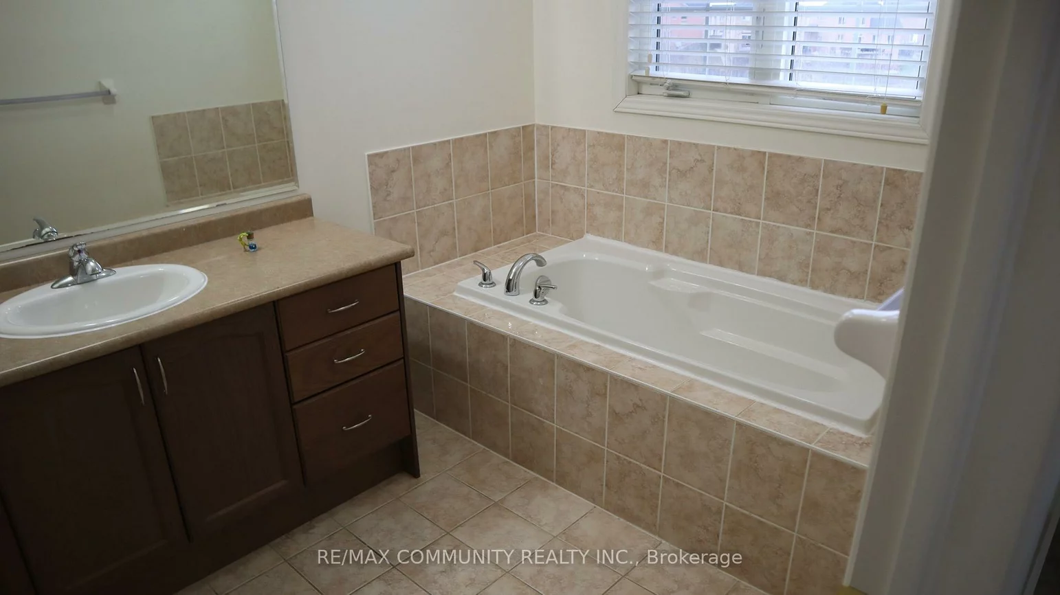 56, Delport, Bram East, Brampton