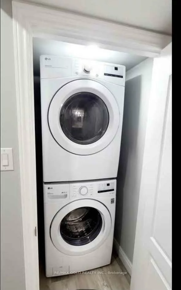 29, Sunny Glen, Northwest Sandalwood Parkway, Brampton