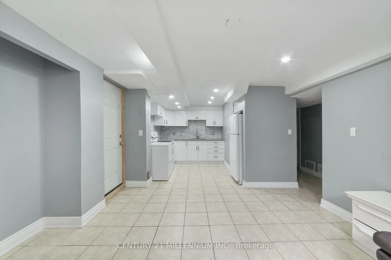 26, Newman, Westgate, Brampton