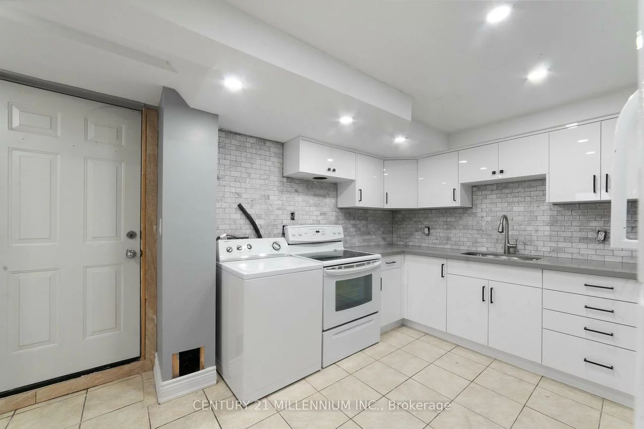 26, Newman, Westgate, Brampton