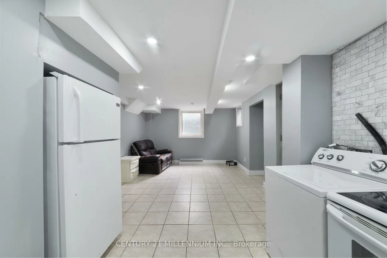 26, Newman, Westgate, Brampton