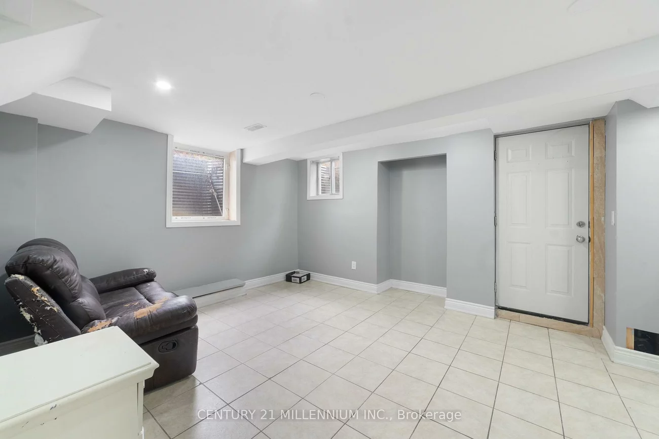 26, Newman, Westgate, Brampton
