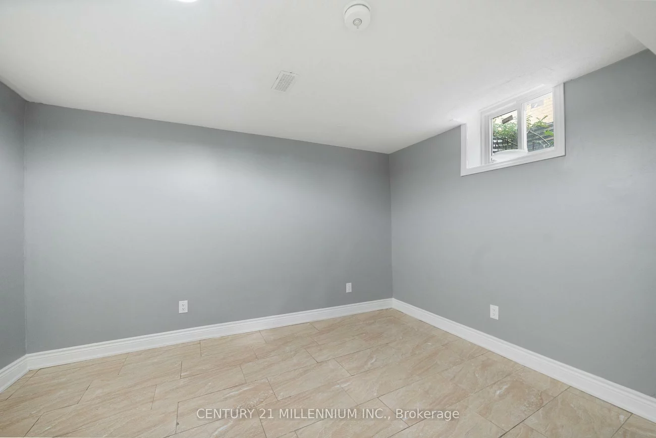 26, Newman, Westgate, Brampton
