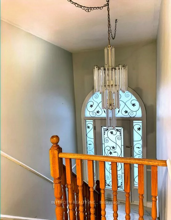 308, Centre, Brampton North, Brampton