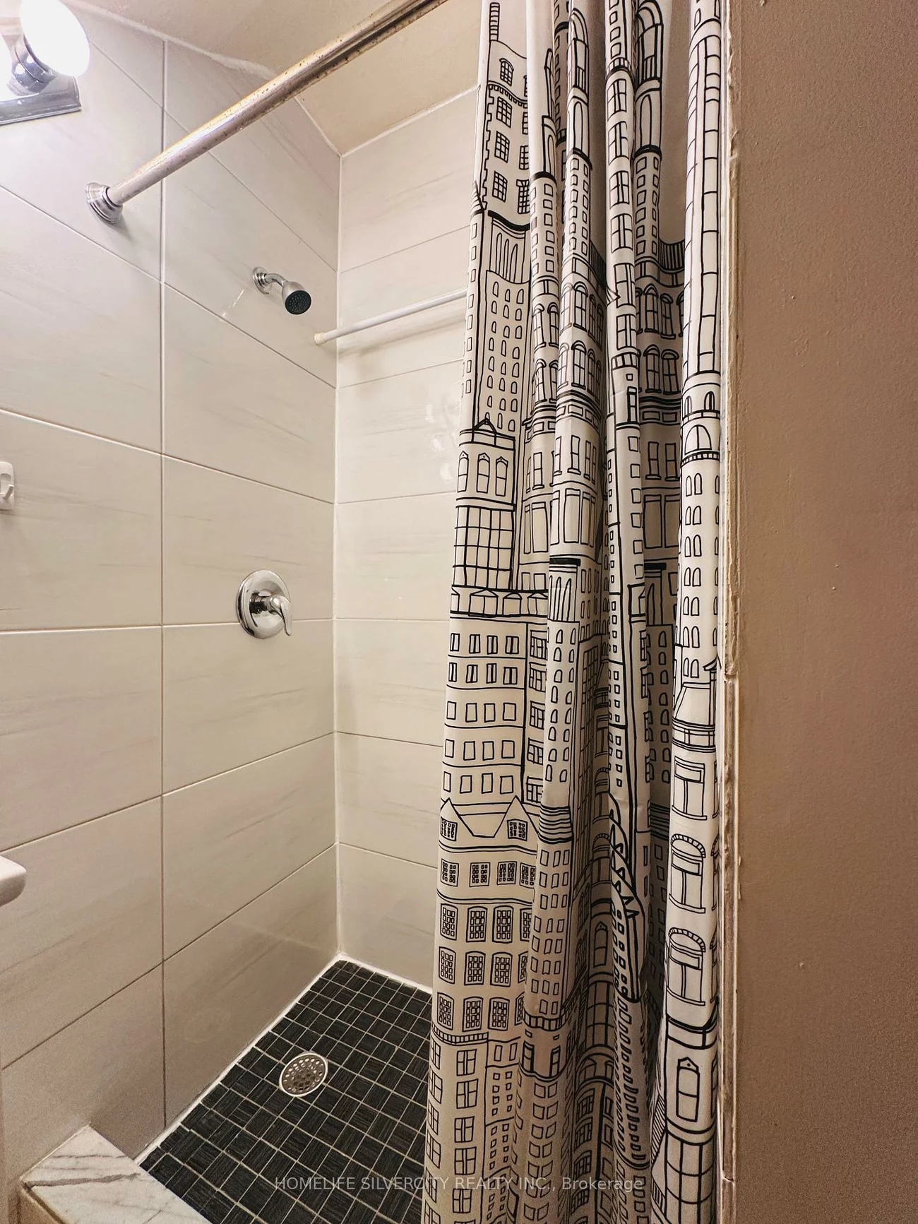 50, Nelson, Downtown Brampton, Brampton