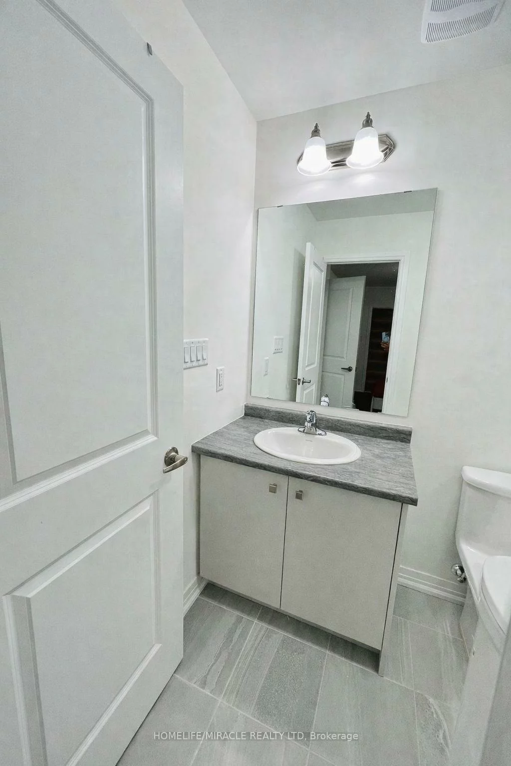 29, Giraffe, Sandringham-Wellington, Brampton