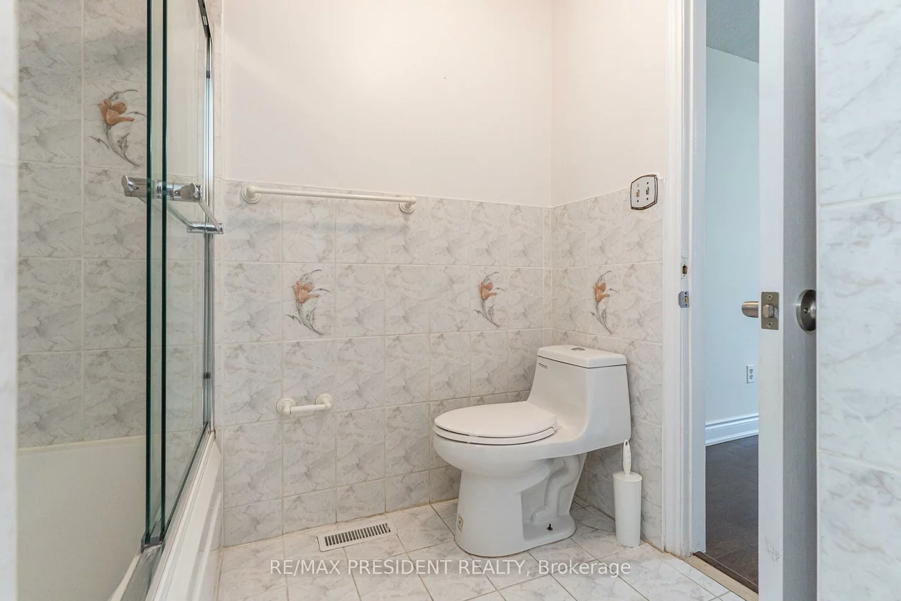 17, Manitou, Central Park, Brampton