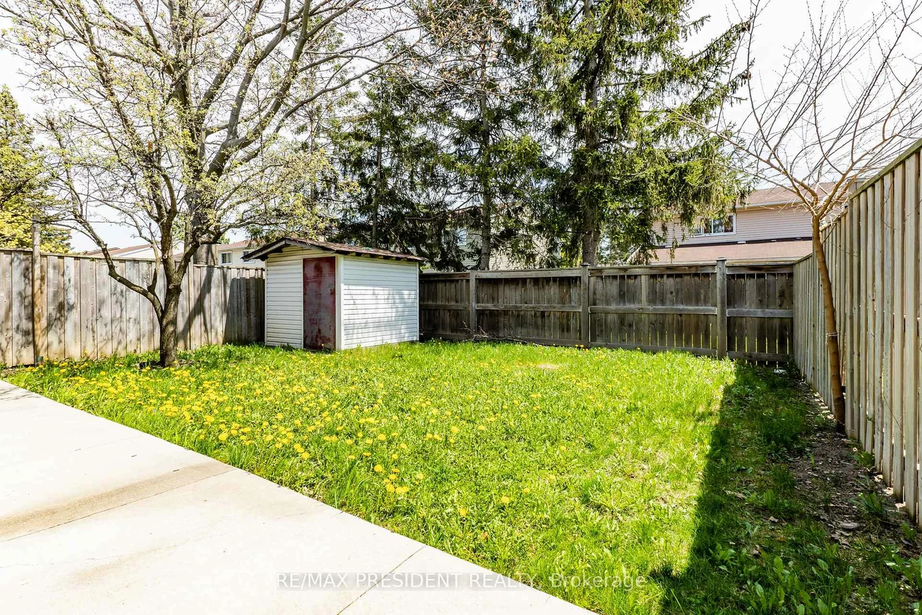 17, Manitou, Central Park, Brampton