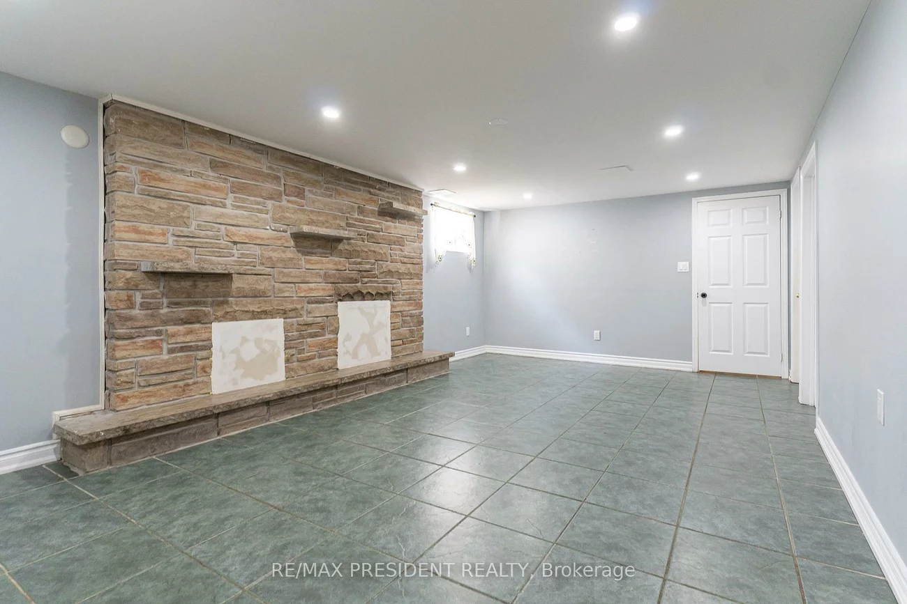 17, Manitou, Central Park, Brampton