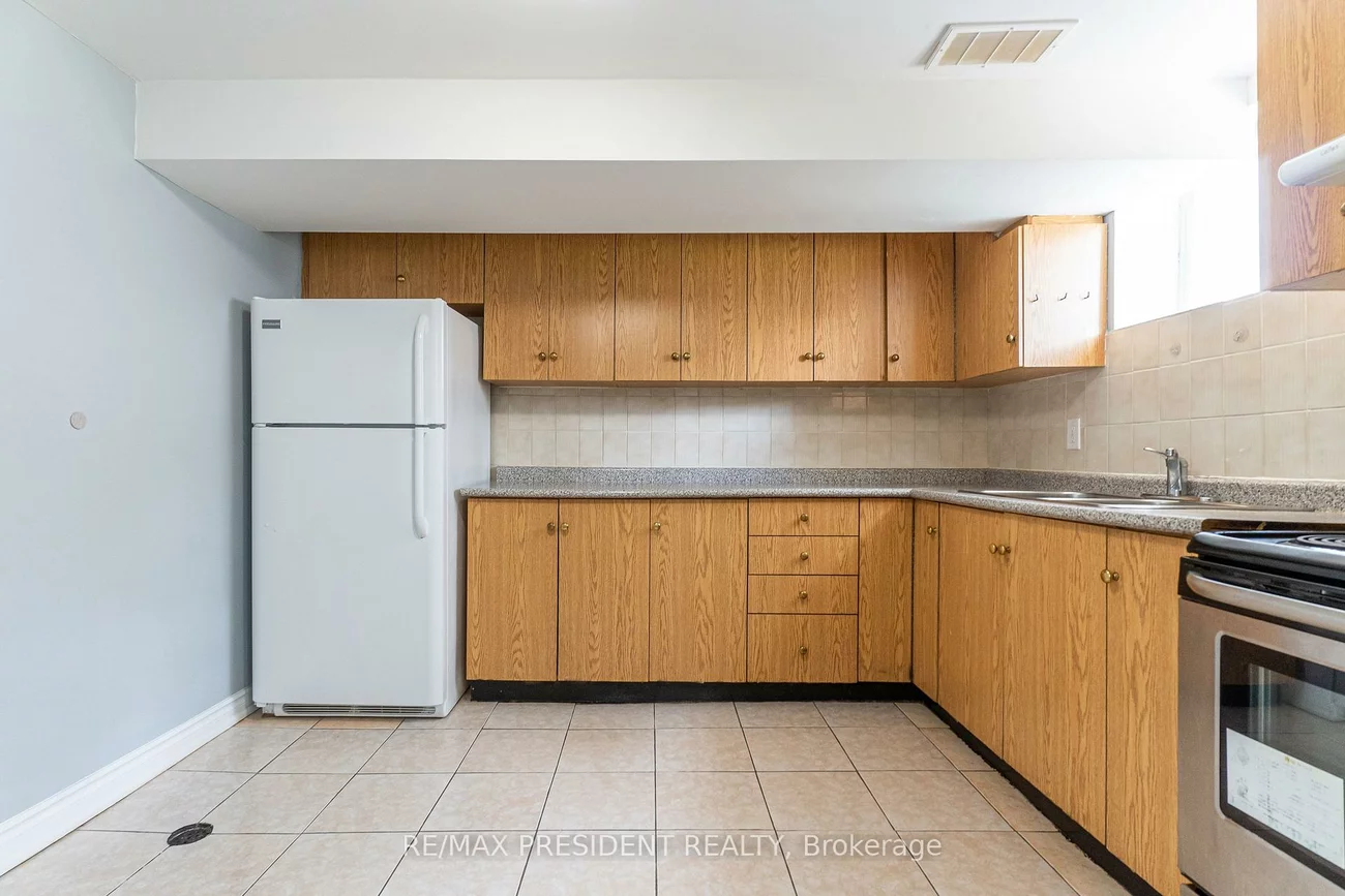 17, Manitou, Central Park, Brampton