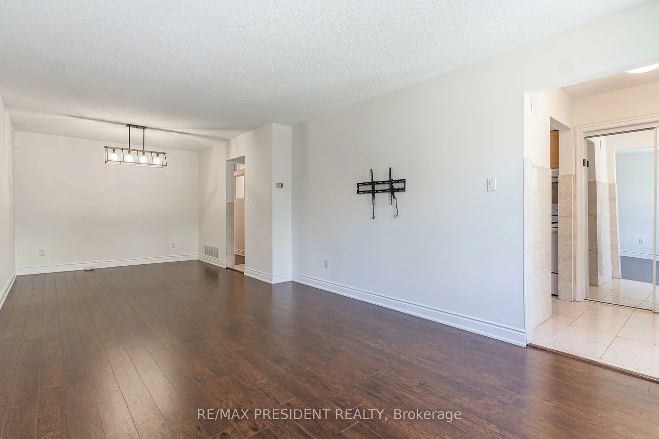 17, Manitou, Central Park, Brampton