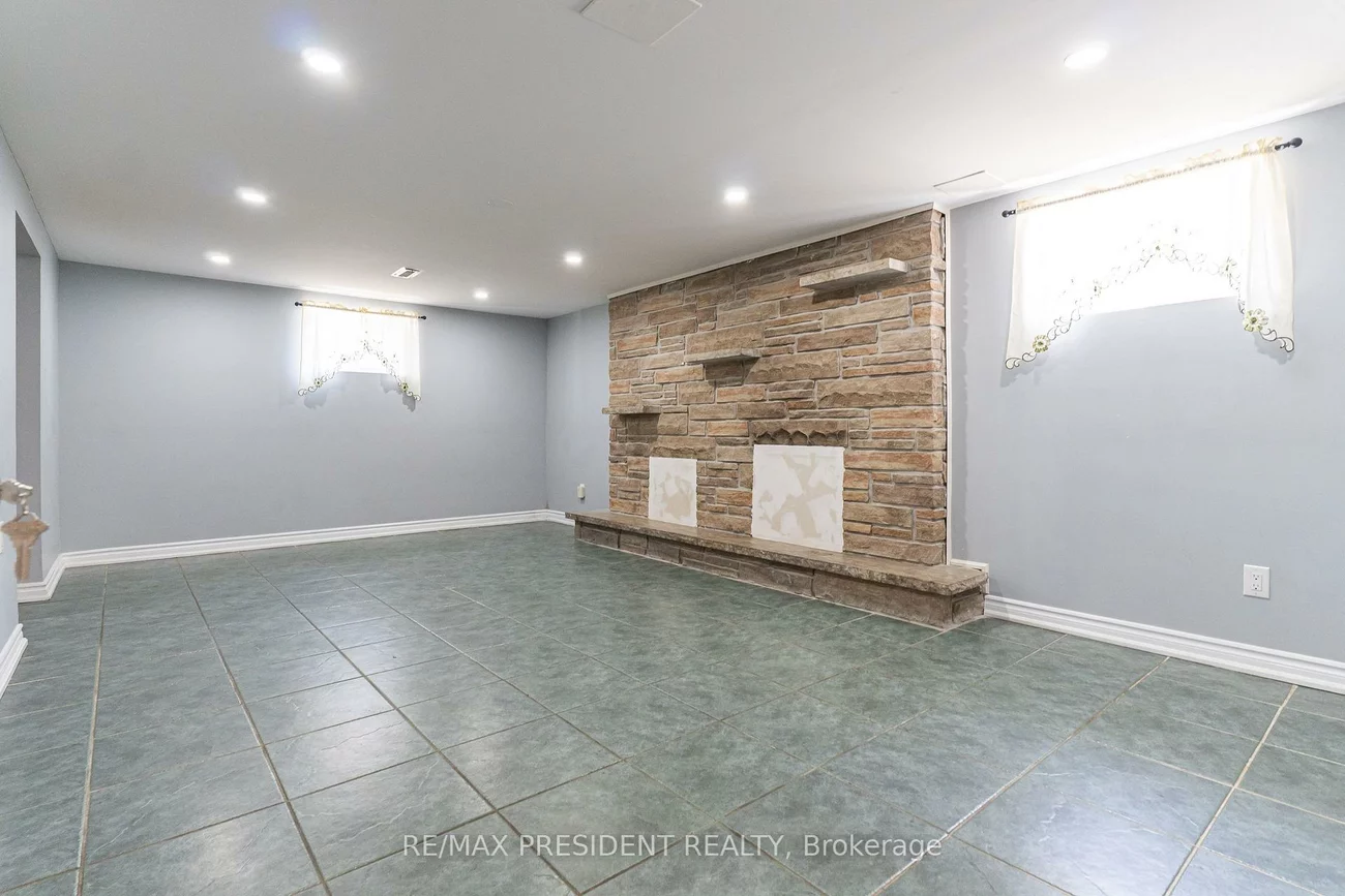 17, Manitou, Central Park, Brampton