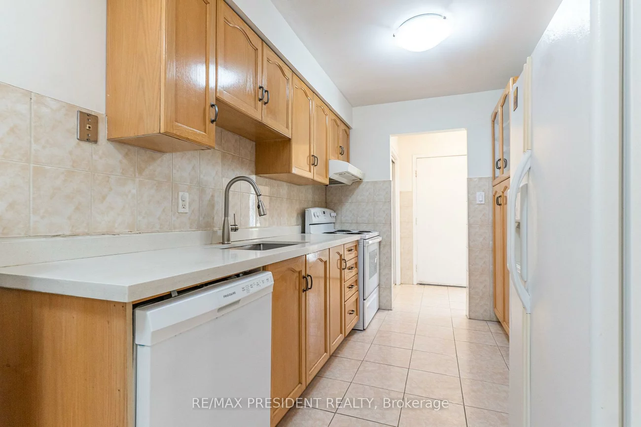 17, Manitou, Central Park, Brampton