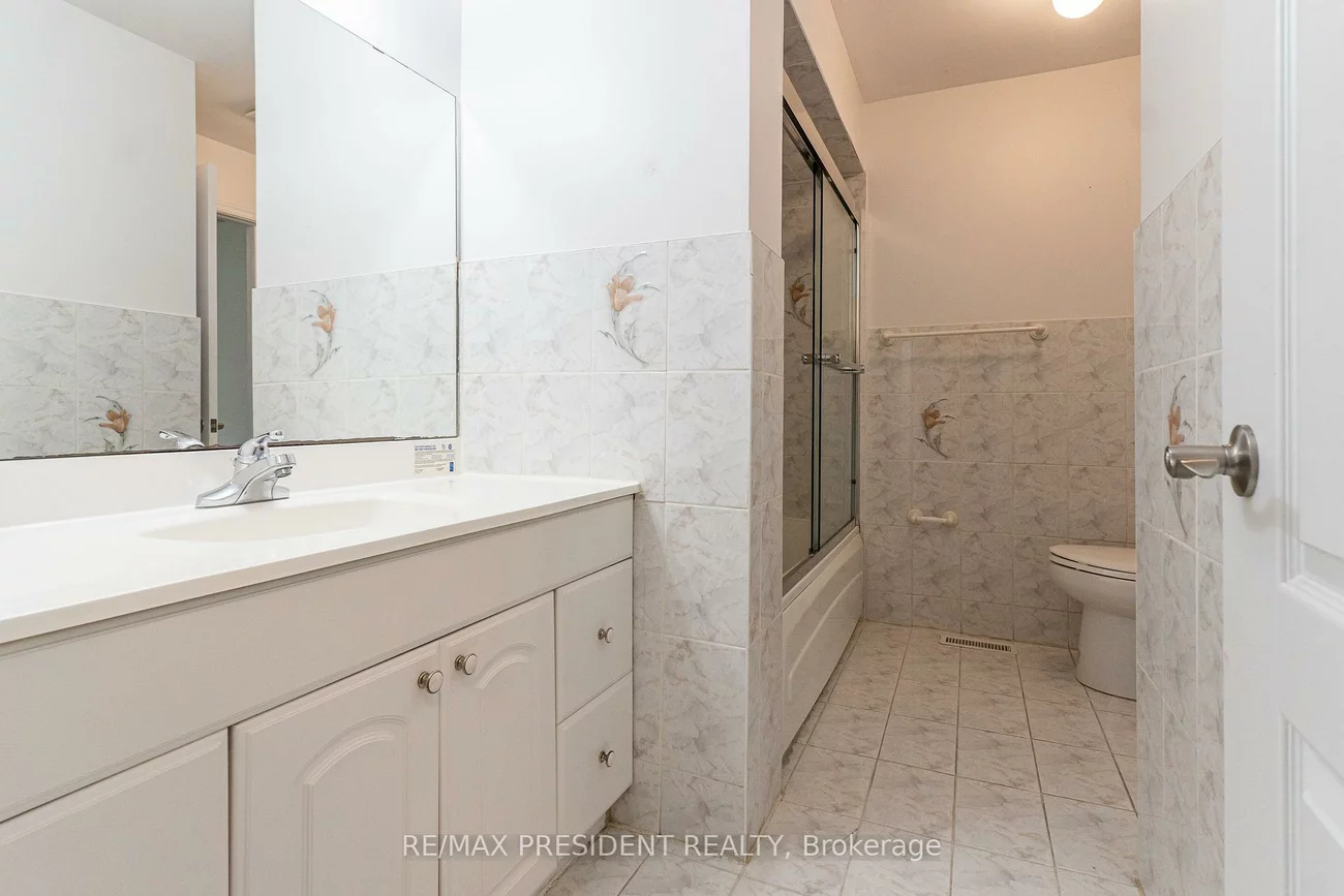 17, Manitou, Central Park, Brampton