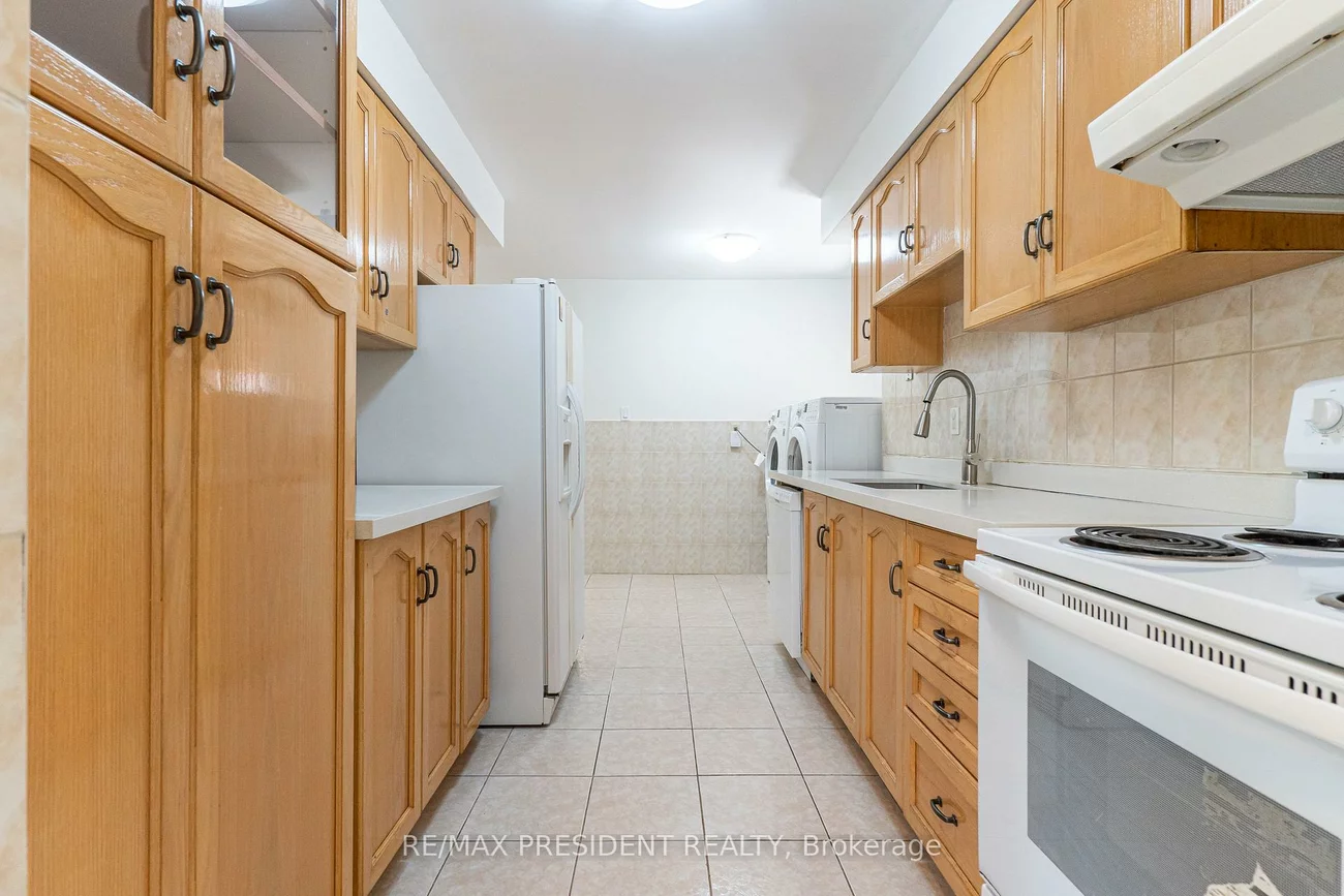 17, Manitou, Central Park, Brampton