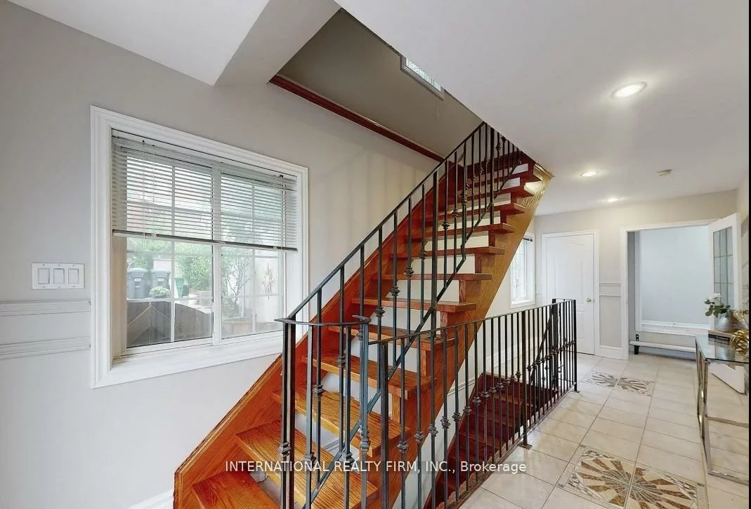 6, English, Brampton West, Brampton