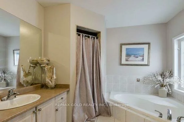 316, Albright, Brampton West, Brampton