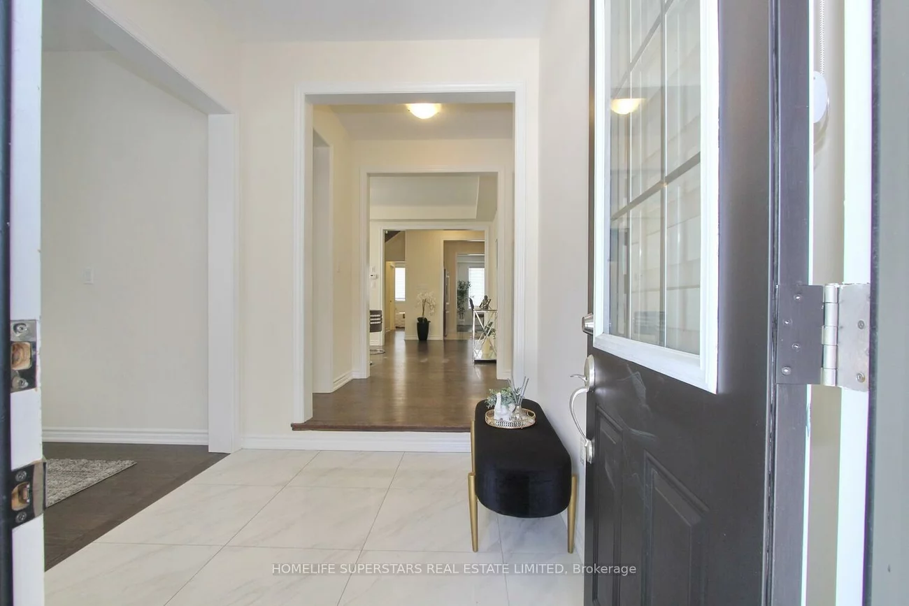 14, Spring Snow, Snelgrove, Brampton