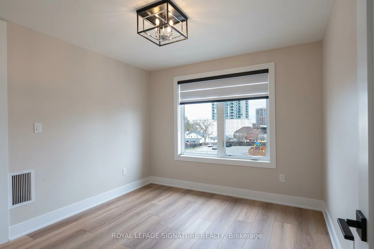 5, Mill, Downtown Brampton, Brampton