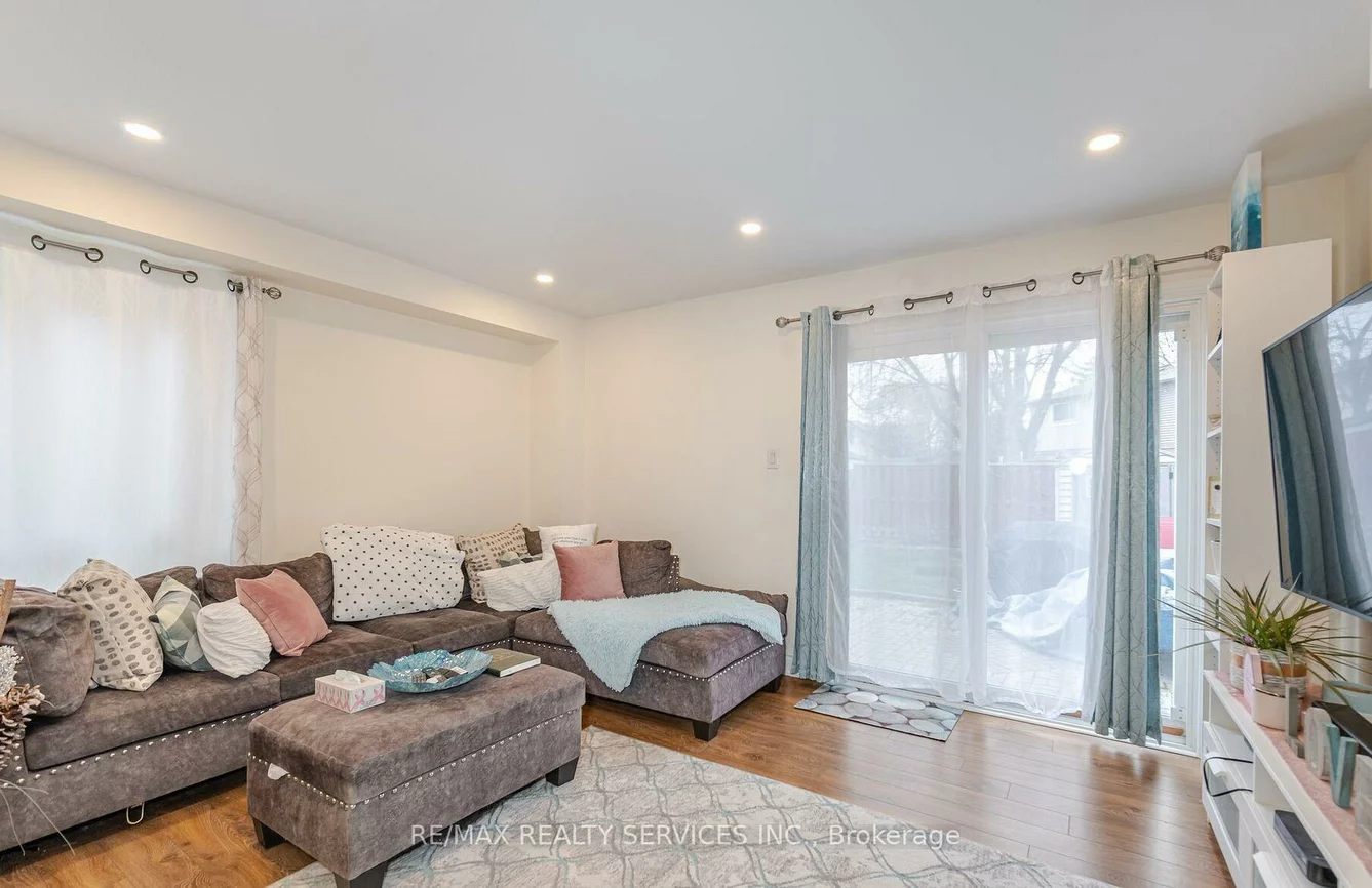 9, Hawkins, Central Park, Brampton