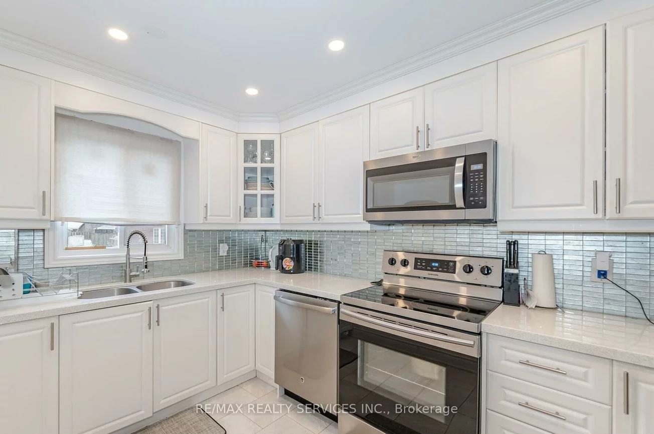 9, Hawkins, Central Park, Brampton