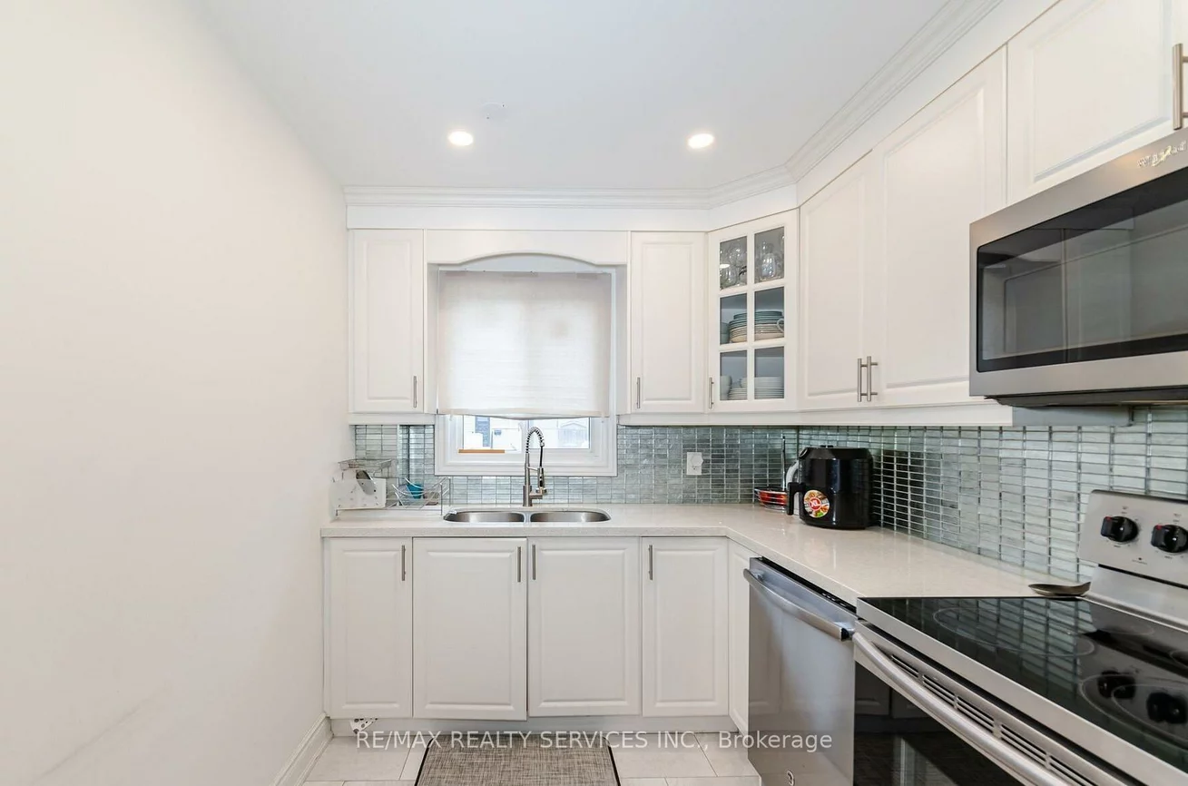 9, Hawkins, Central Park, Brampton