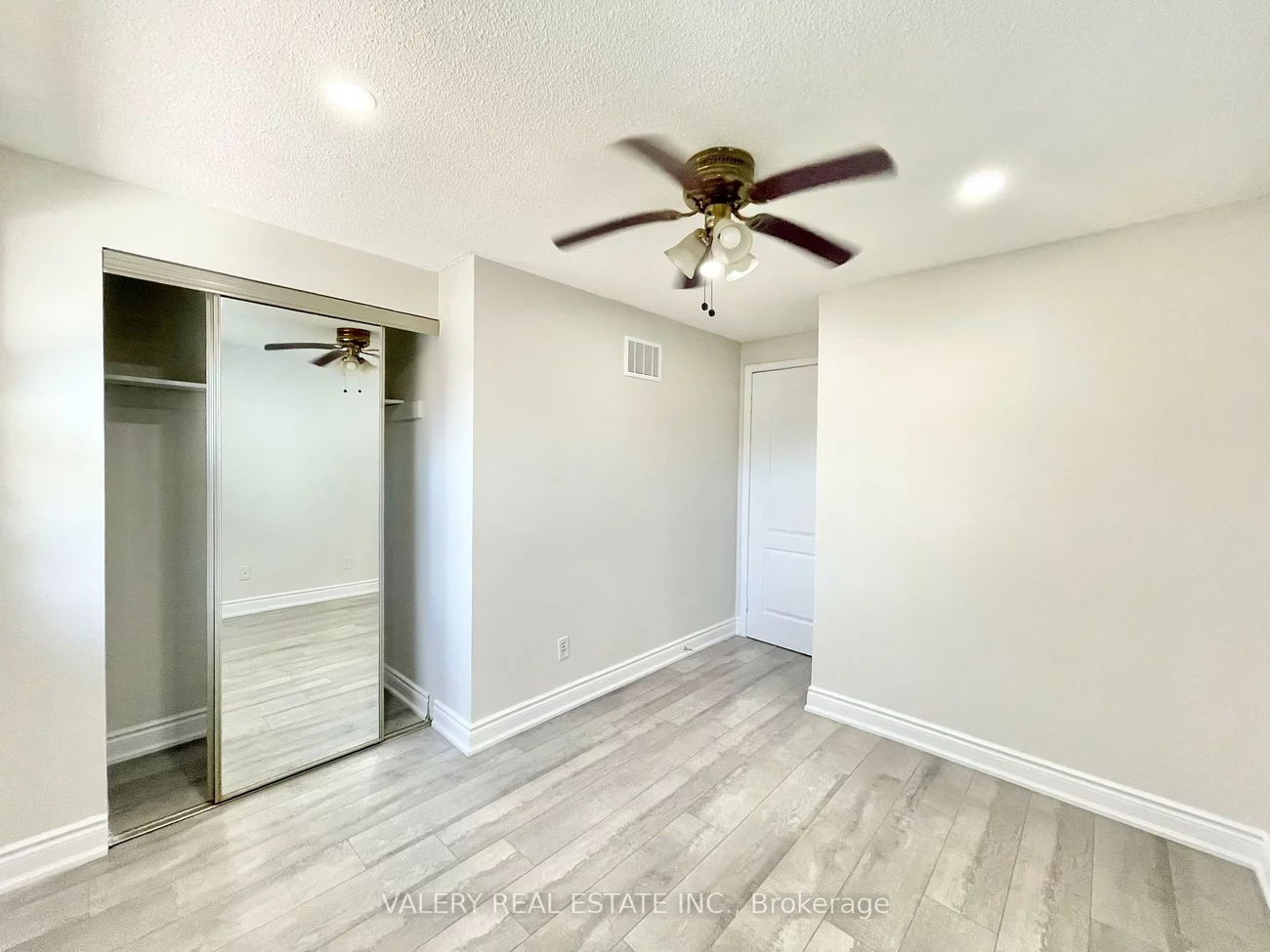 26, Homeland, Central Park, Brampton