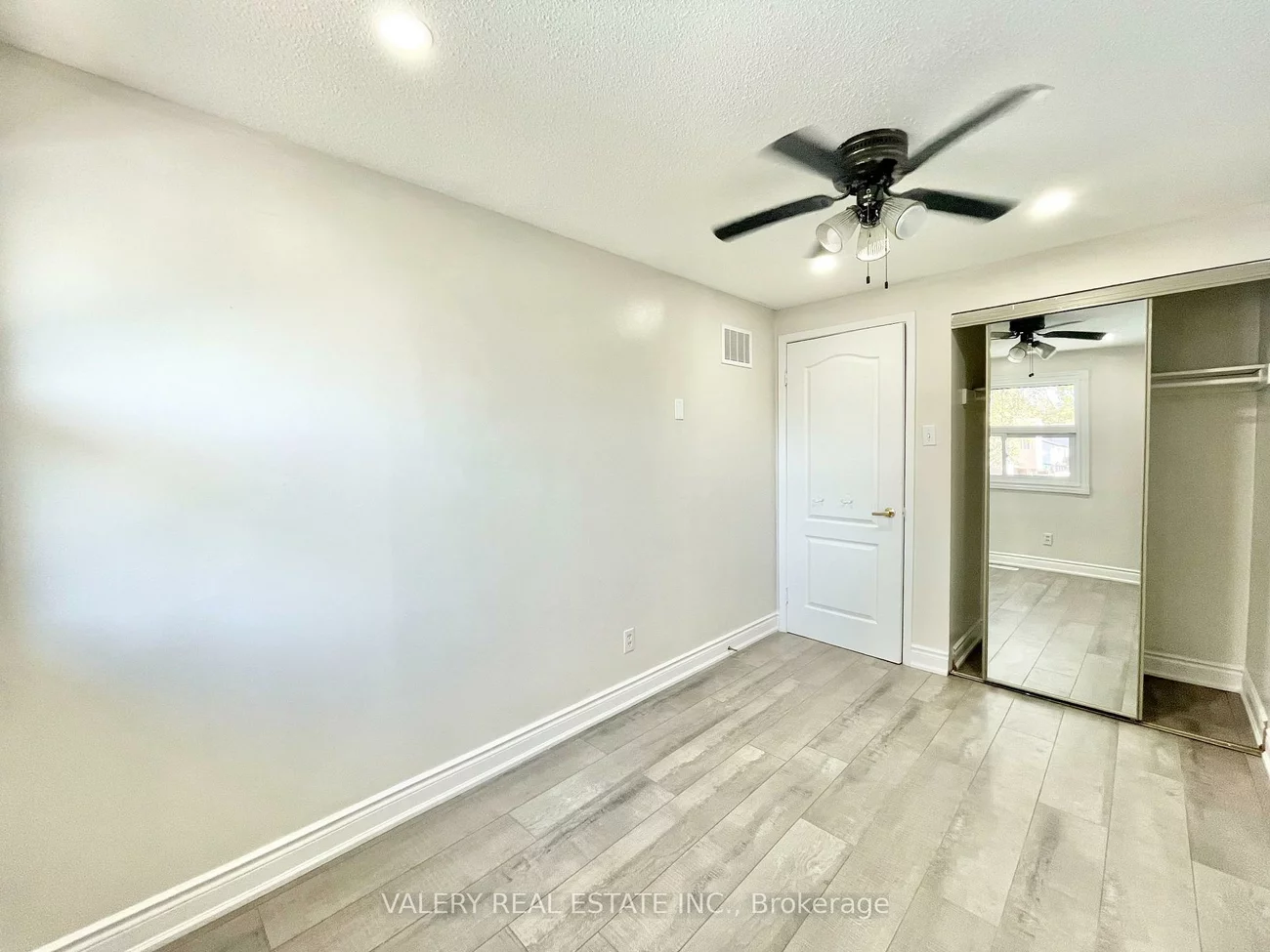 26, Homeland, Central Park, Brampton
