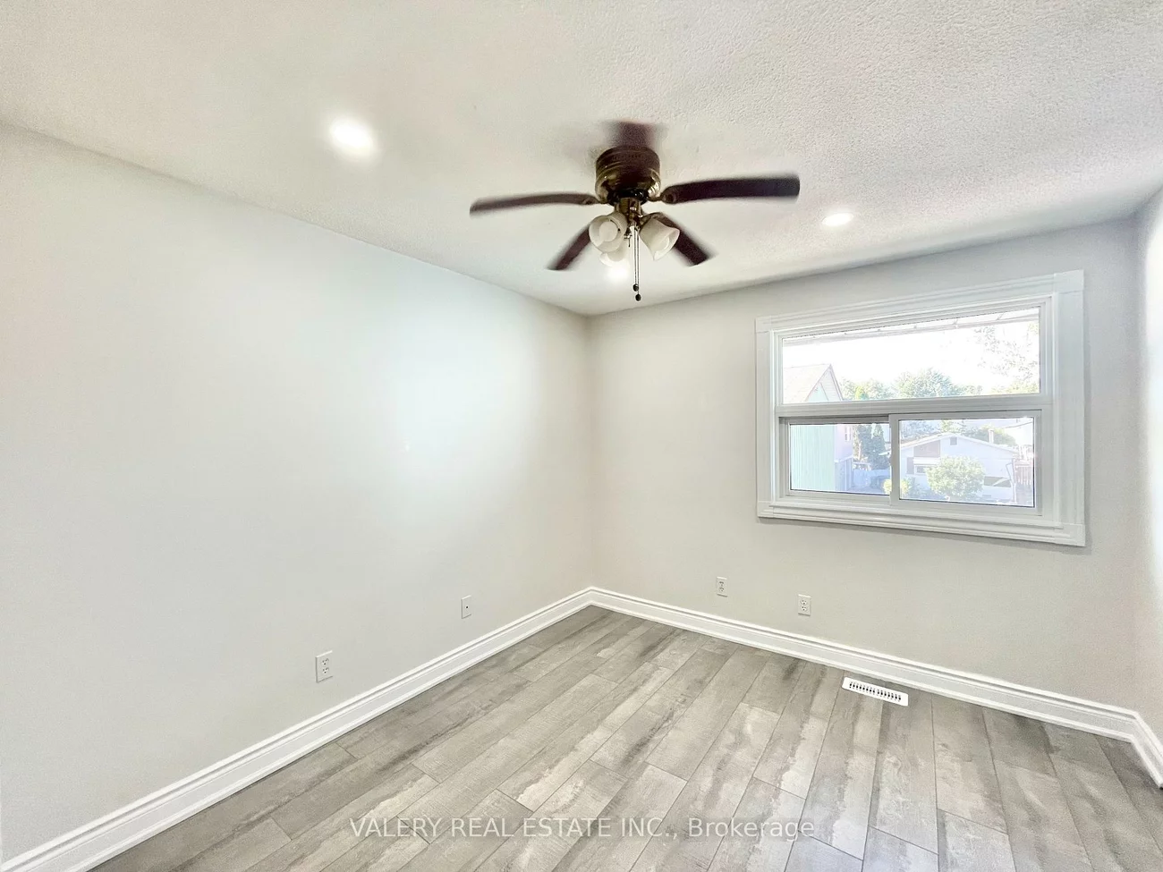26, Homeland, Central Park, Brampton