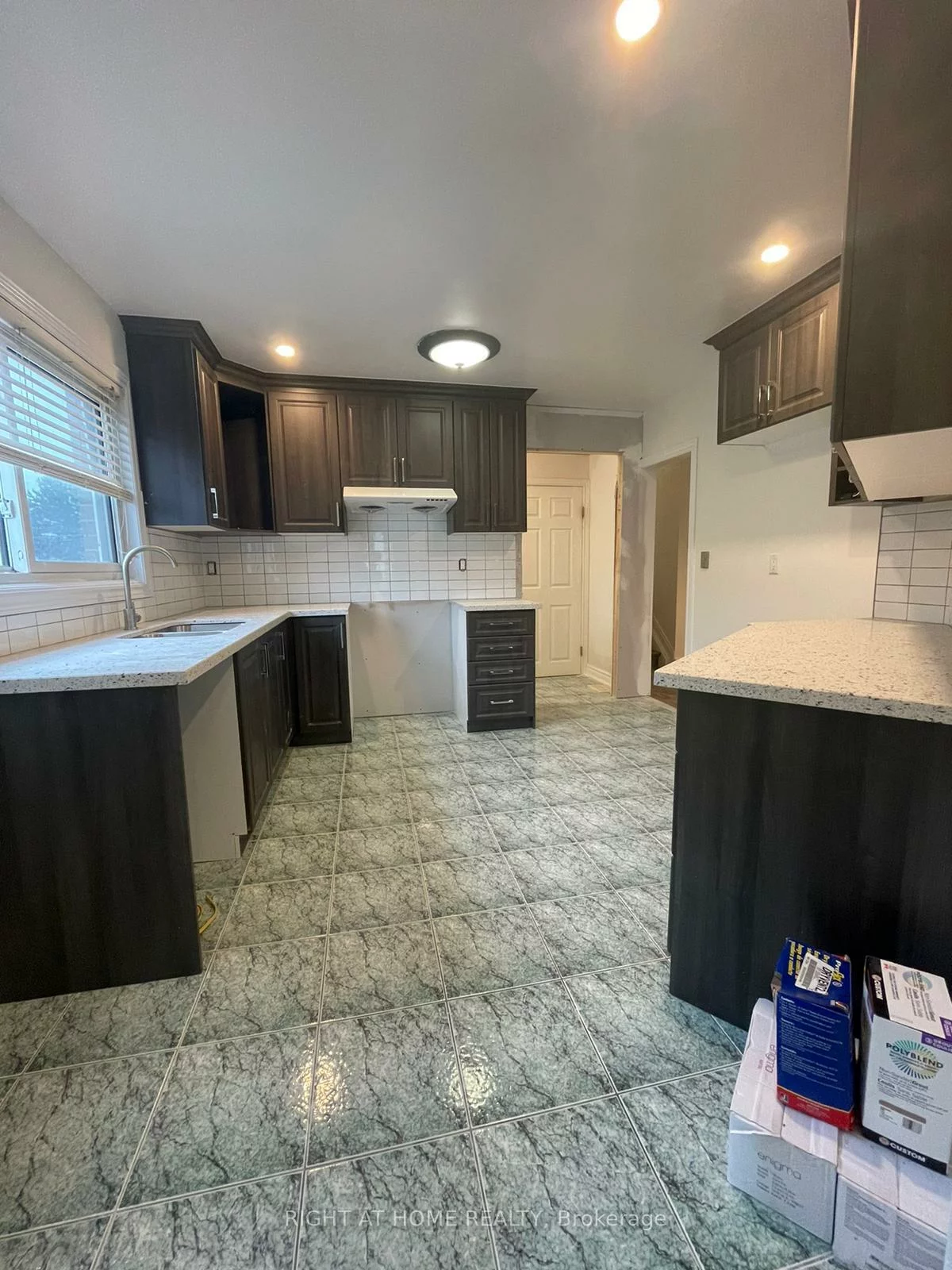 135, Avondale, Avondale, Brampton