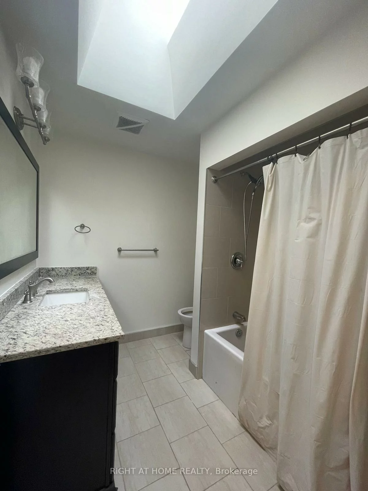 135, Avondale, Avondale, Brampton