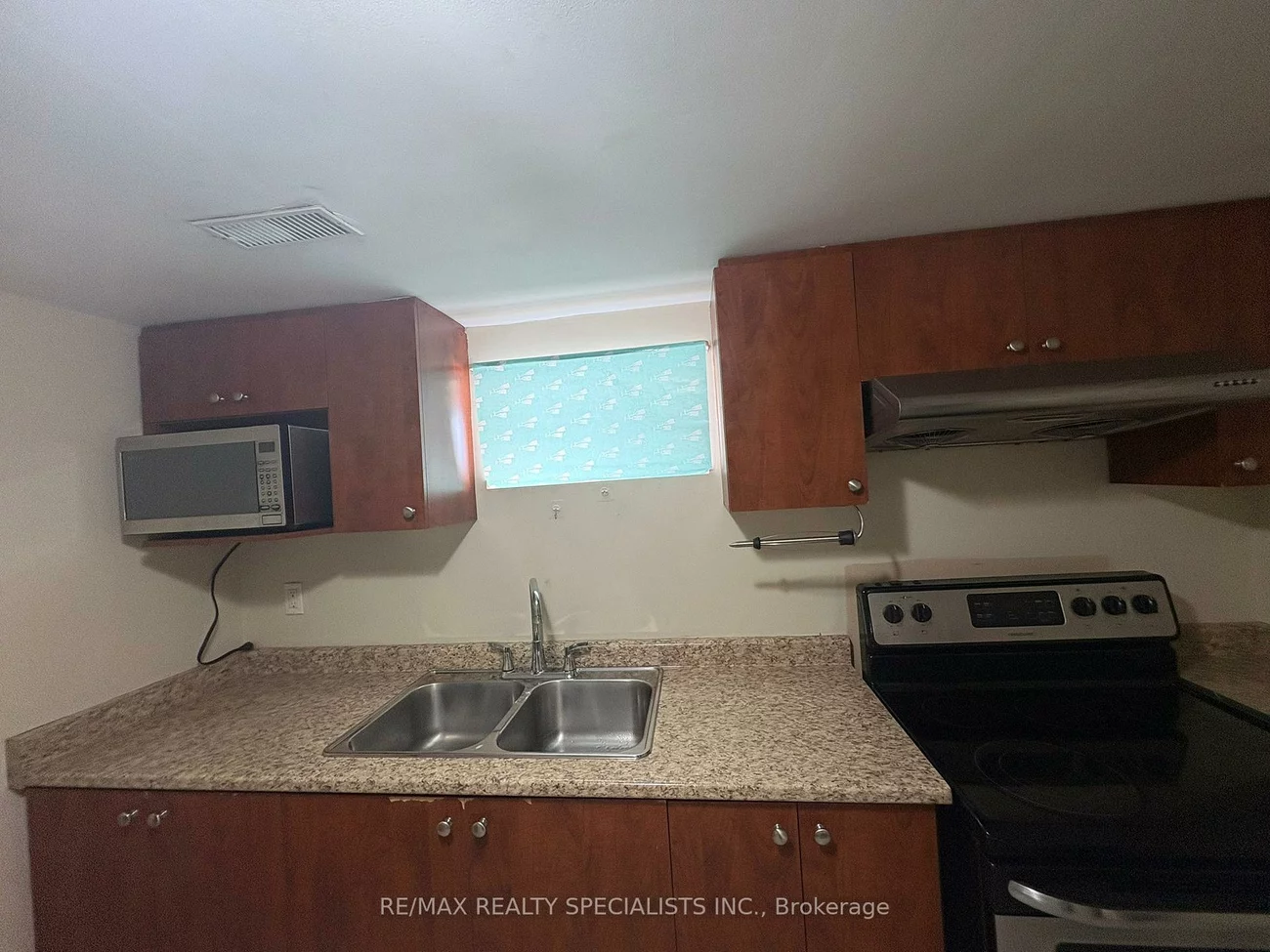25, Aloma, Avondale, Brampton