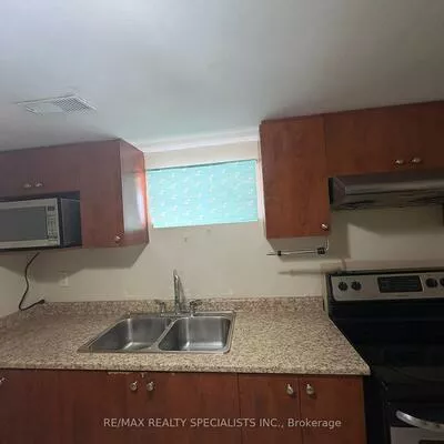25, Aloma, Avondale, Brampton