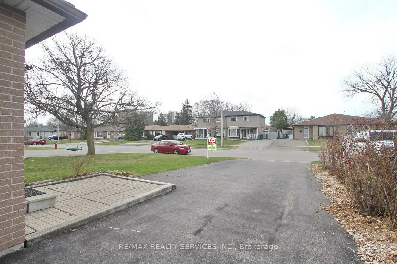 185, Earnscliffe, Southgate, Brampton
