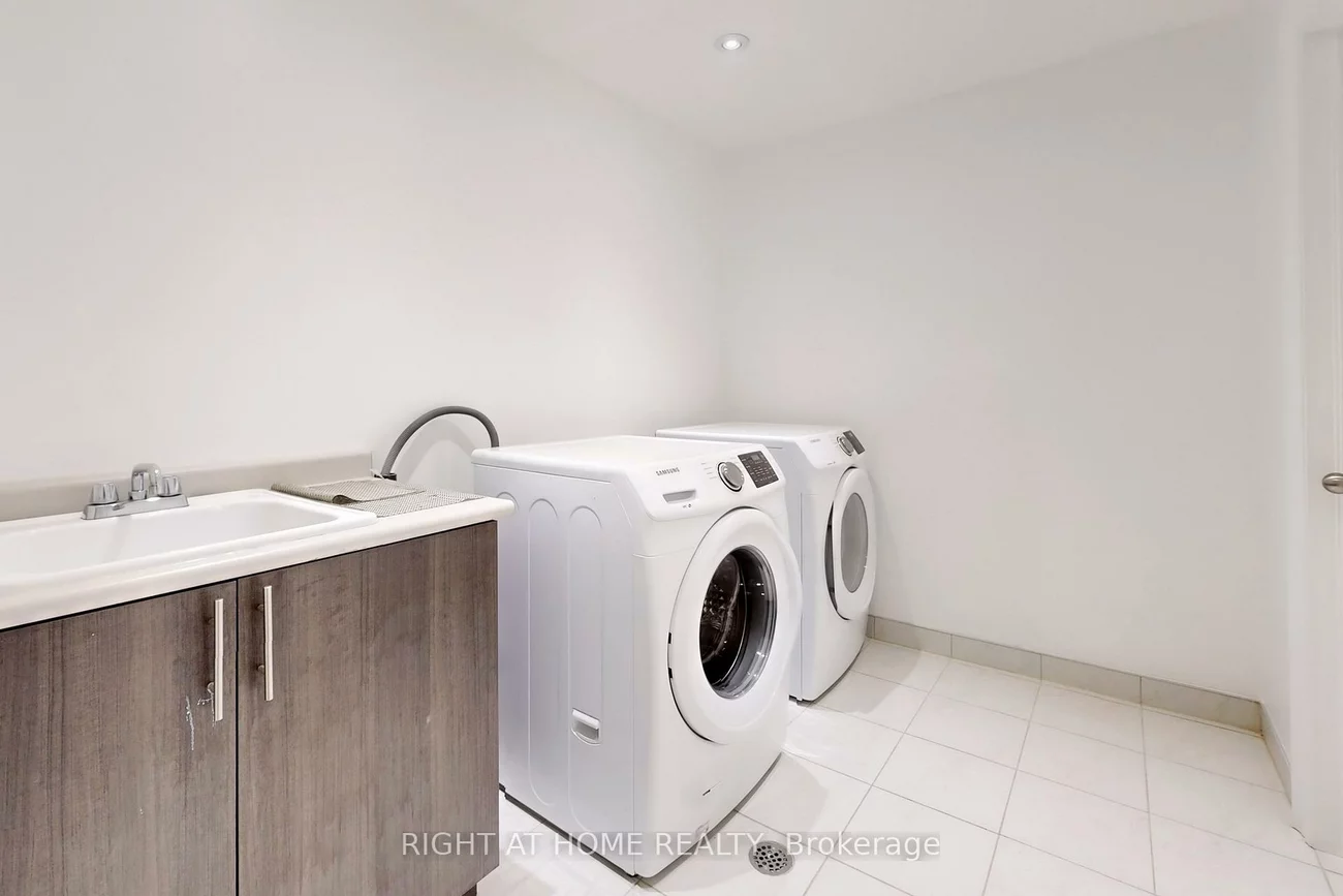 31, Lady Evelyn, Bram West, Brampton