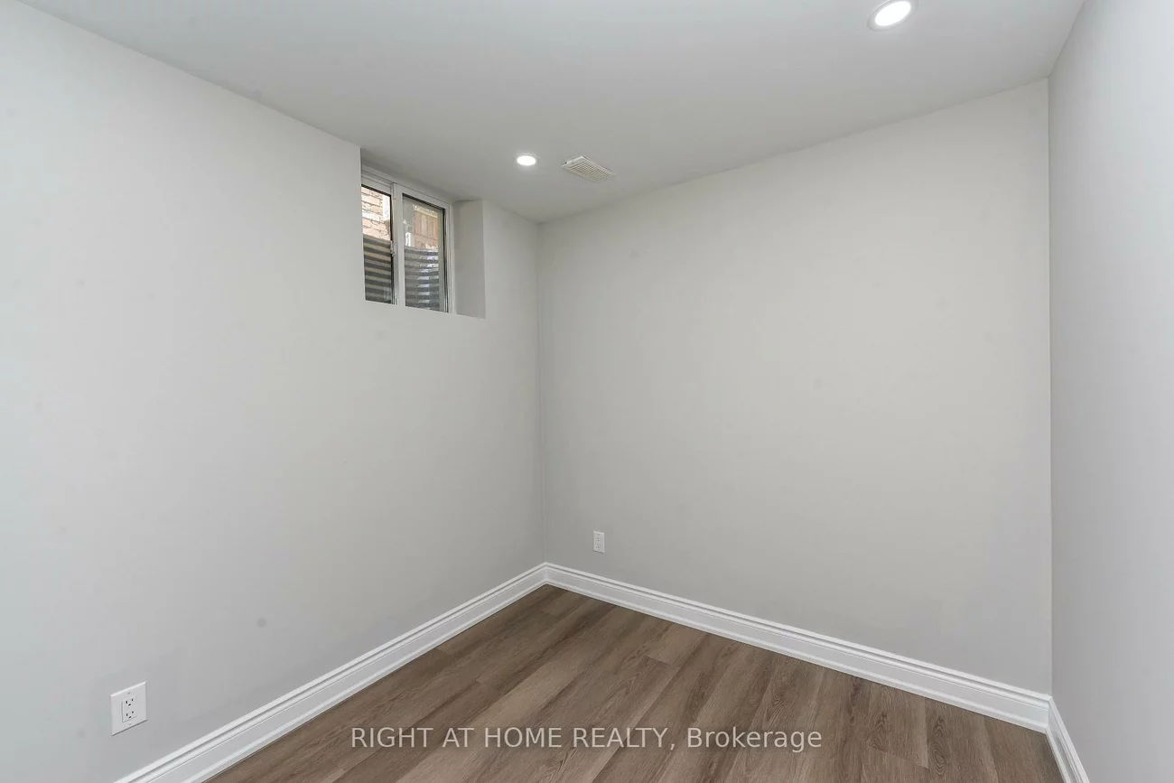 82, Elmcrest, Credit Valley, Brampton