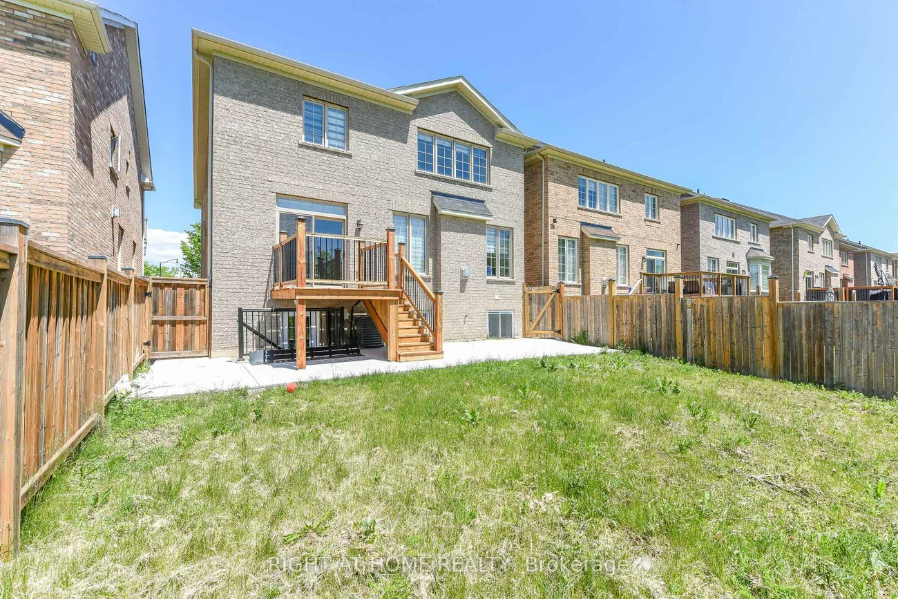 82, Elmcrest, Credit Valley, Brampton