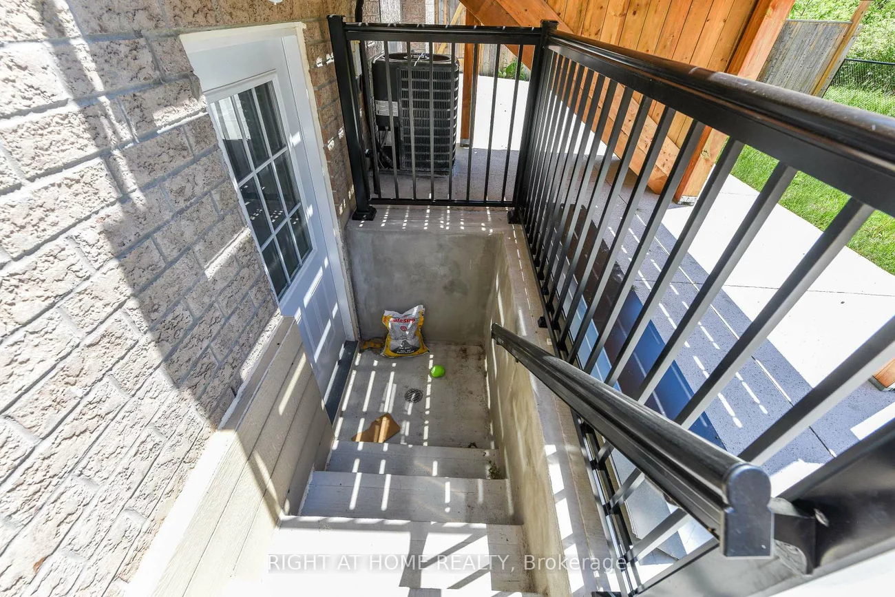 82, Elmcrest, Credit Valley, Brampton