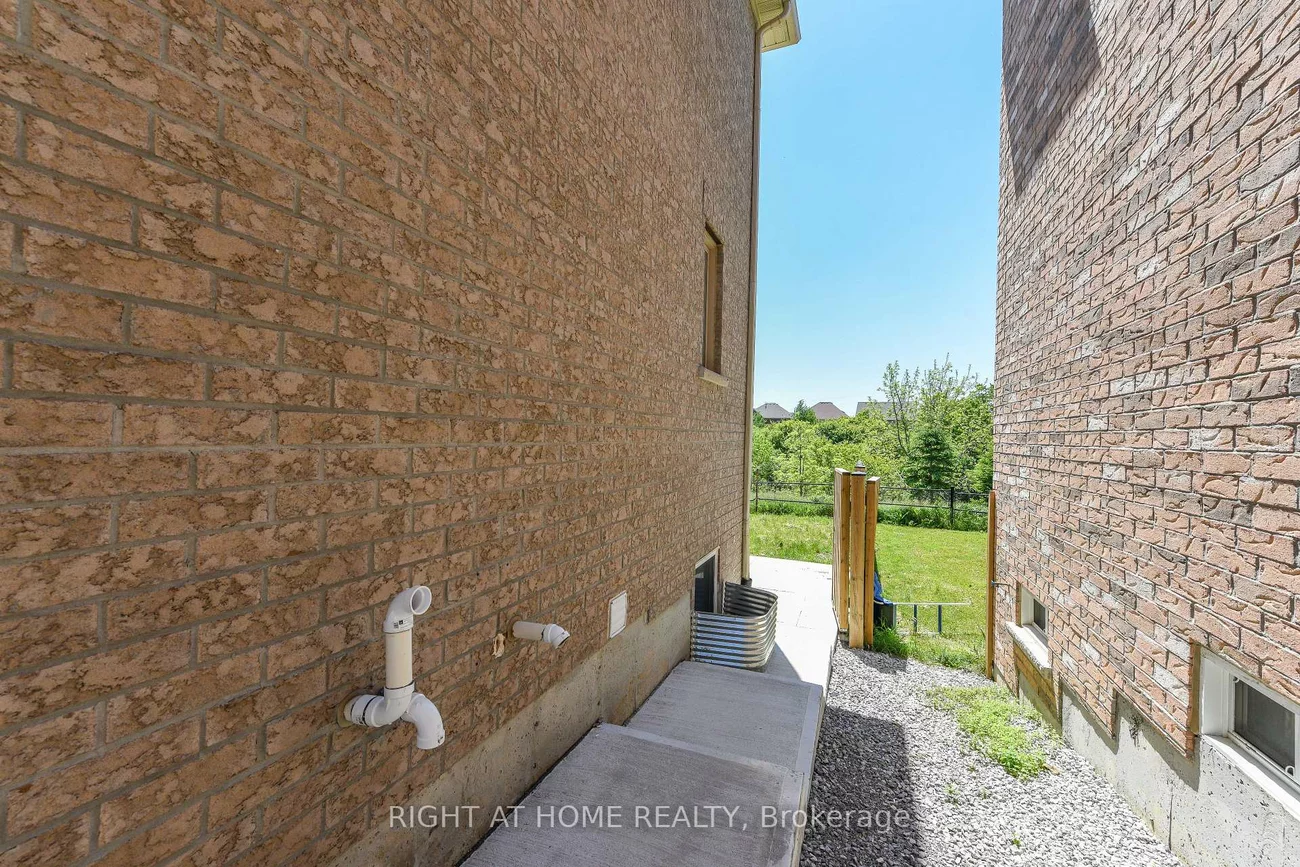 82, Elmcrest, Credit Valley, Brampton