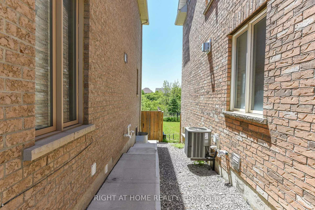 82, Elmcrest, Credit Valley, Brampton