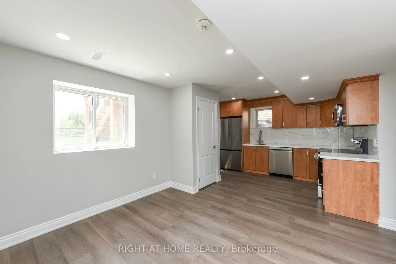 82, Elmcrest, Credit Valley, Brampton