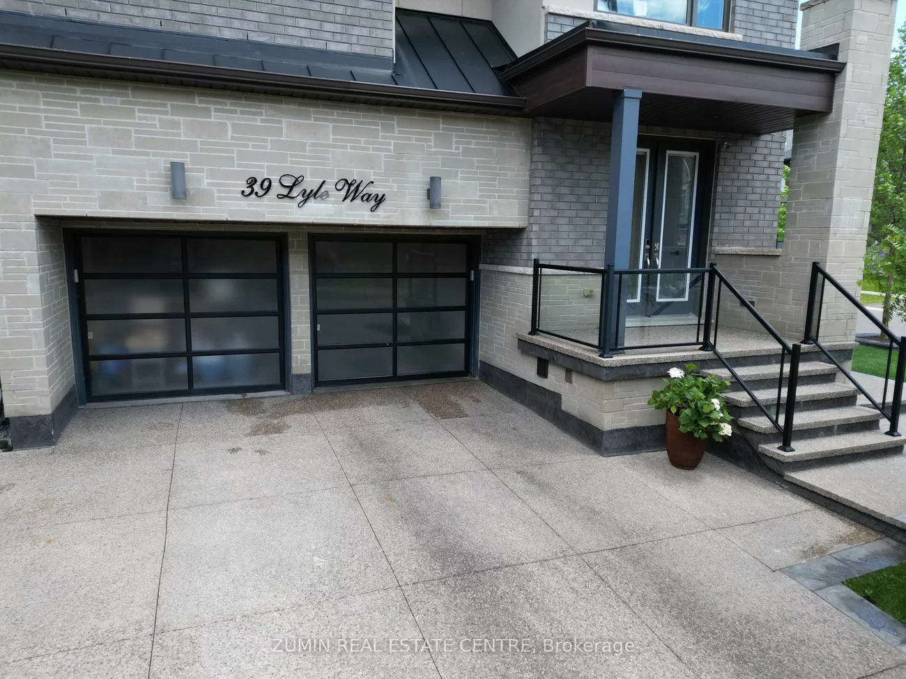 39, Lyle, Credit Valley, Brampton