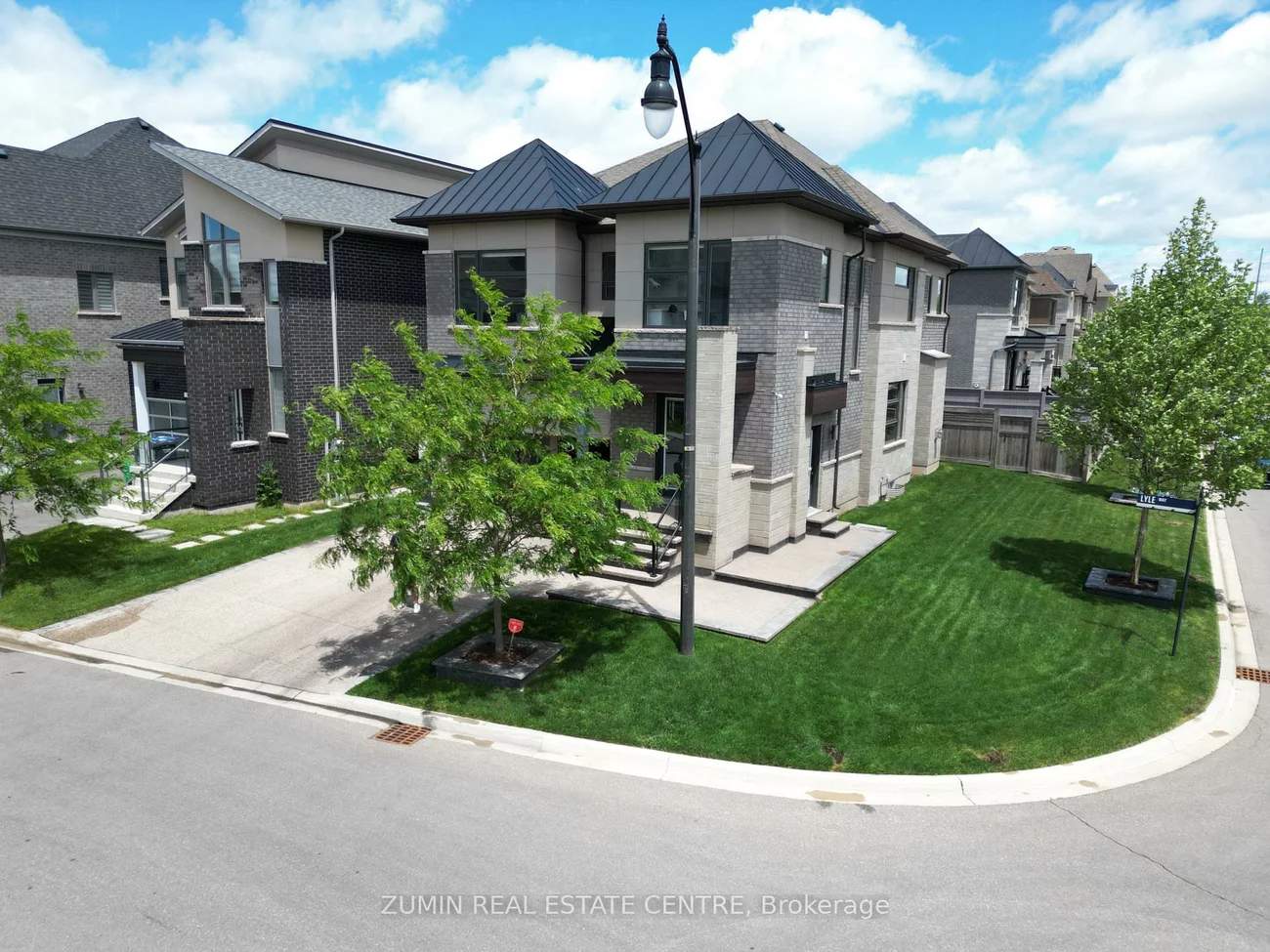 39, Lyle, Credit Valley, Brampton