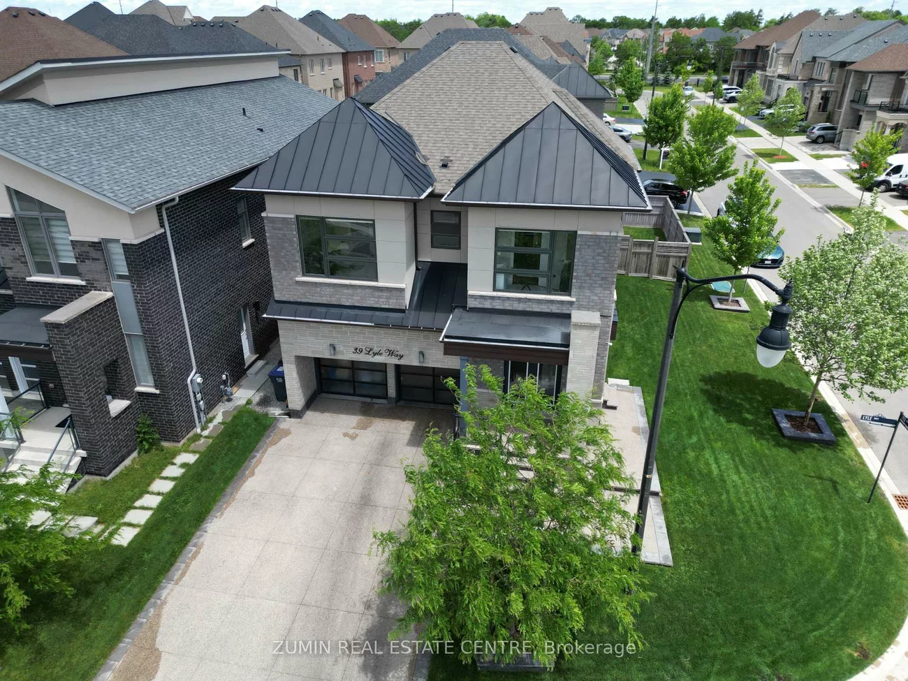 39, Lyle, Credit Valley, Brampton