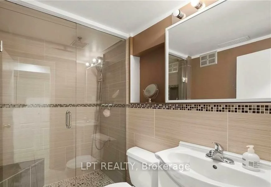 20, Gregory, Downtown Brampton, Brampton