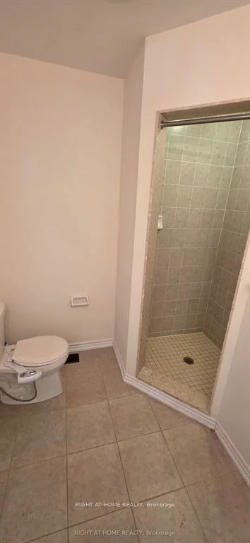 27, Shiff, Heart Lake East, Brampton
